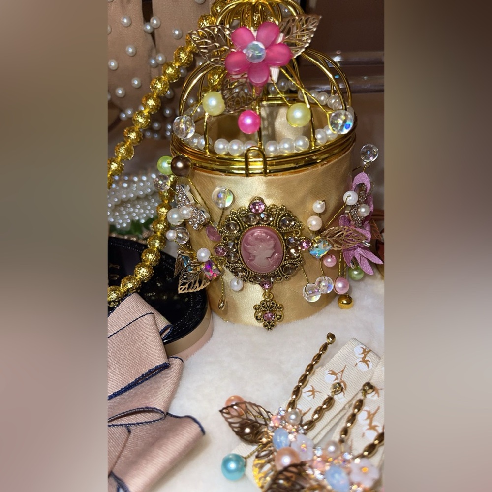 Custom made cage Party bag with two set of hair pins